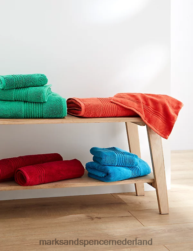 Marks & Spencer unisex Luxe handdoek van Egyptisch katoen bessen rood accessoires N8VZP3614