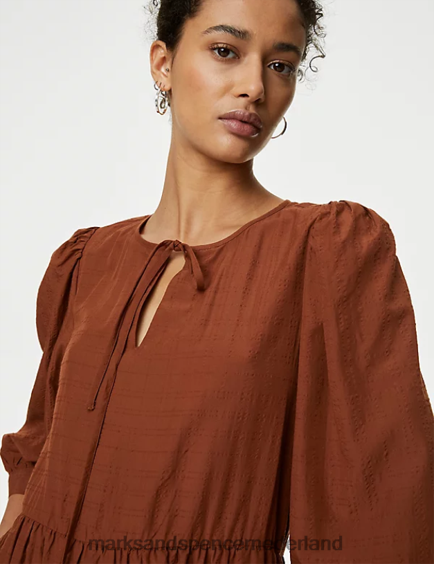 Marks & Spencer vrouwen Halflange, ontspannen kieljurk met gestrikte hals en structuur bruin kleding N8VZP1430
